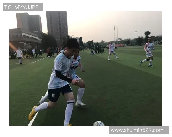 足球巨星伸出援手用爱点亮贫困儿童追逐绿茵梦想之路